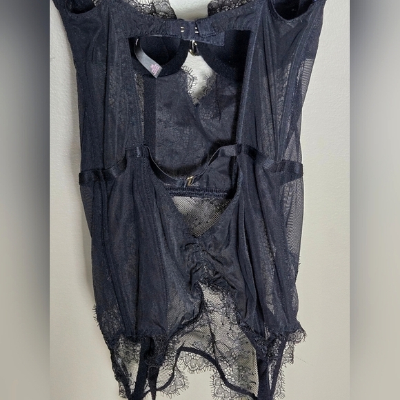 Victoria's Secret Chantilly Lace Crystal Romantic Whimsygoth Bustier Corset, 34B - Picture 4 of 5